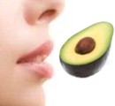 El aguacate es útil para mejorar los labios secos
