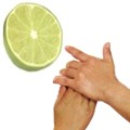 Propiedades del limón en las manos