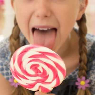 ¿Qué pasa si los niños comen muchos dulces? ¿Es malo que los niños coman muchos dulces?